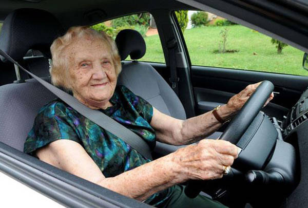 anziani in auto